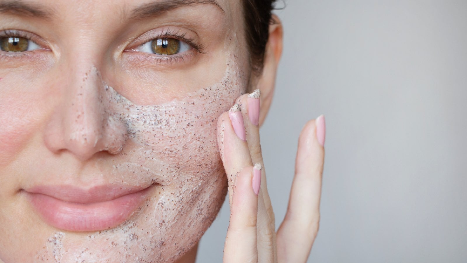 5 best scrubs for oily skin to give you a healthy, beautiful glow