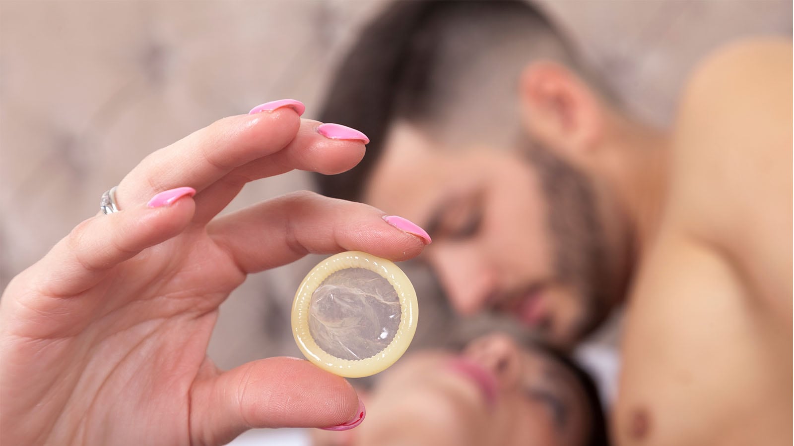 9 tips to avoid condom allergies for a healthy sex life